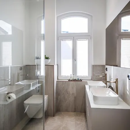 Goldmädchen 93 - House